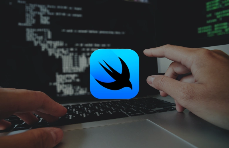 Логотип мови програмування Swift на екрані ноутбука розробника.