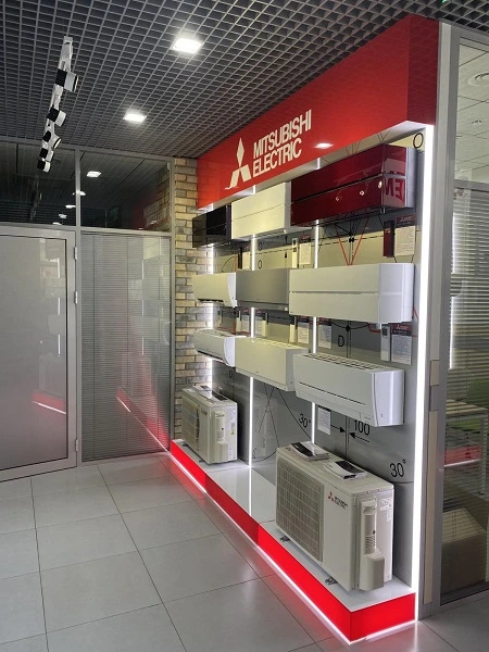 Витрина з кондиціонерами Mitsubishi Electric у магазині